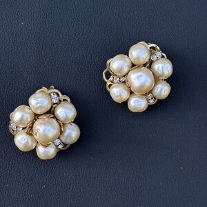 Signed Robert Baroque Pearl Earrings Gold Tone Rhinestone Clip On Vintage